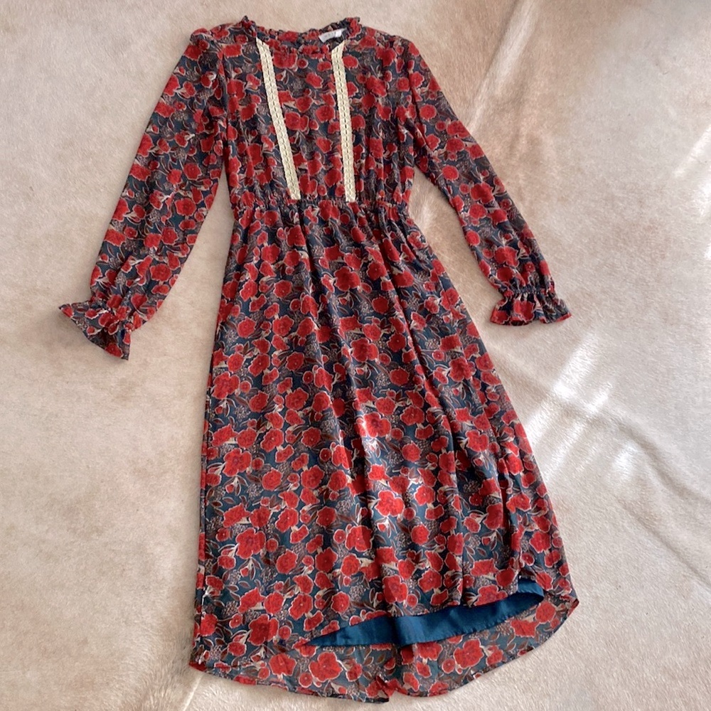 {Roolee} Modest Midi Dress